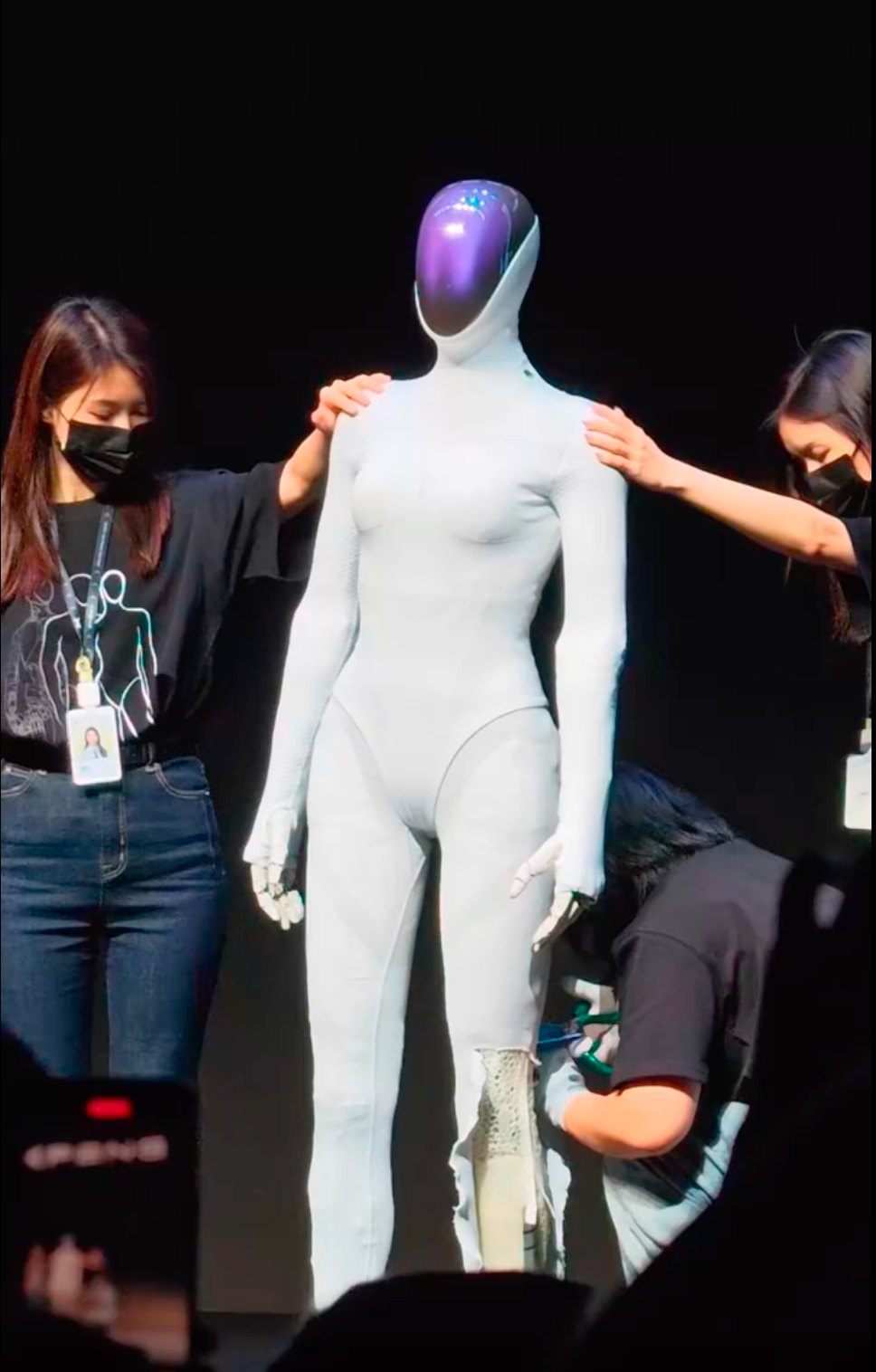 Jin Daily Tech Trivia – XPeng’s Robot Was So Human, People Thought It Was Fake